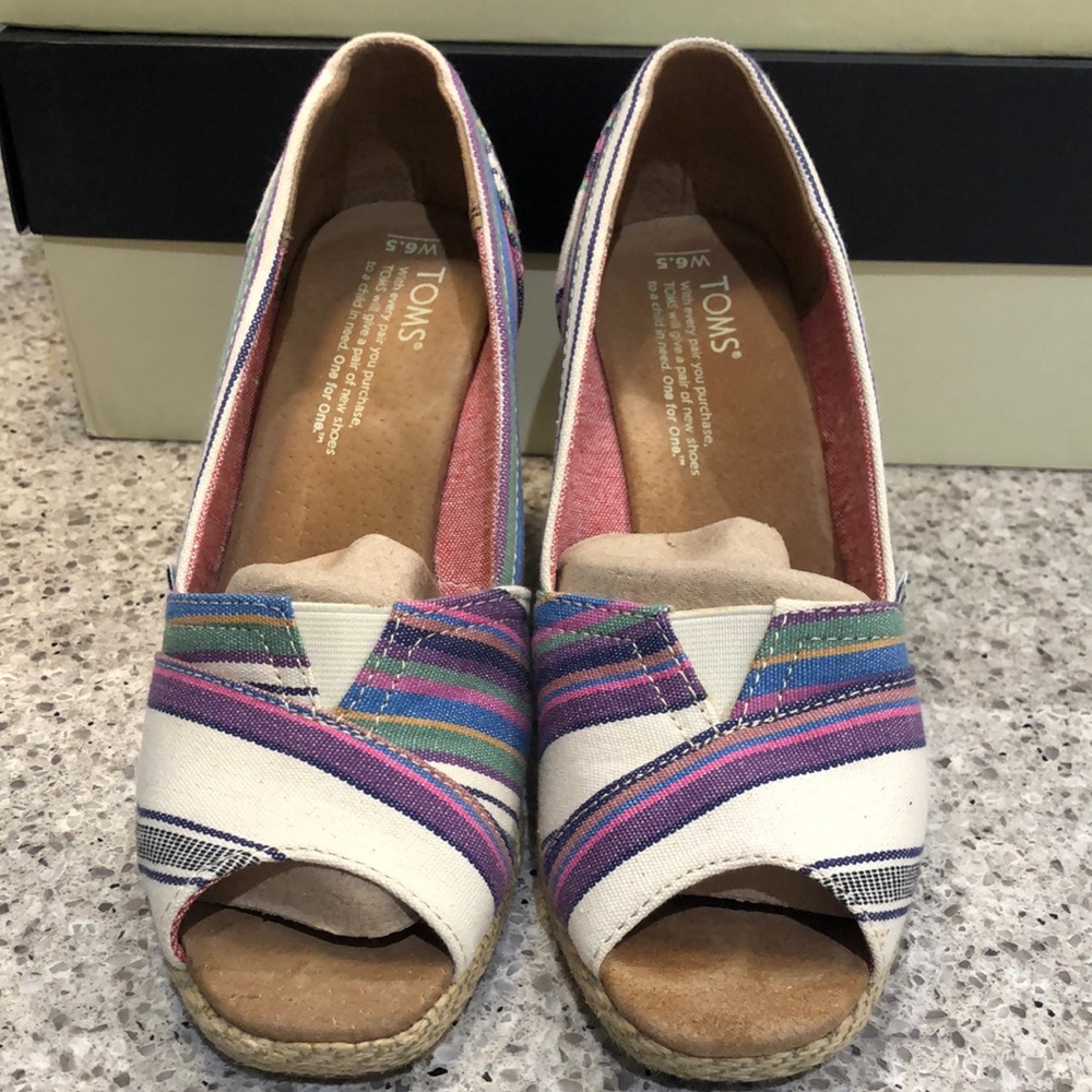 TOMS Women's Striped Peep-Toe Wedges